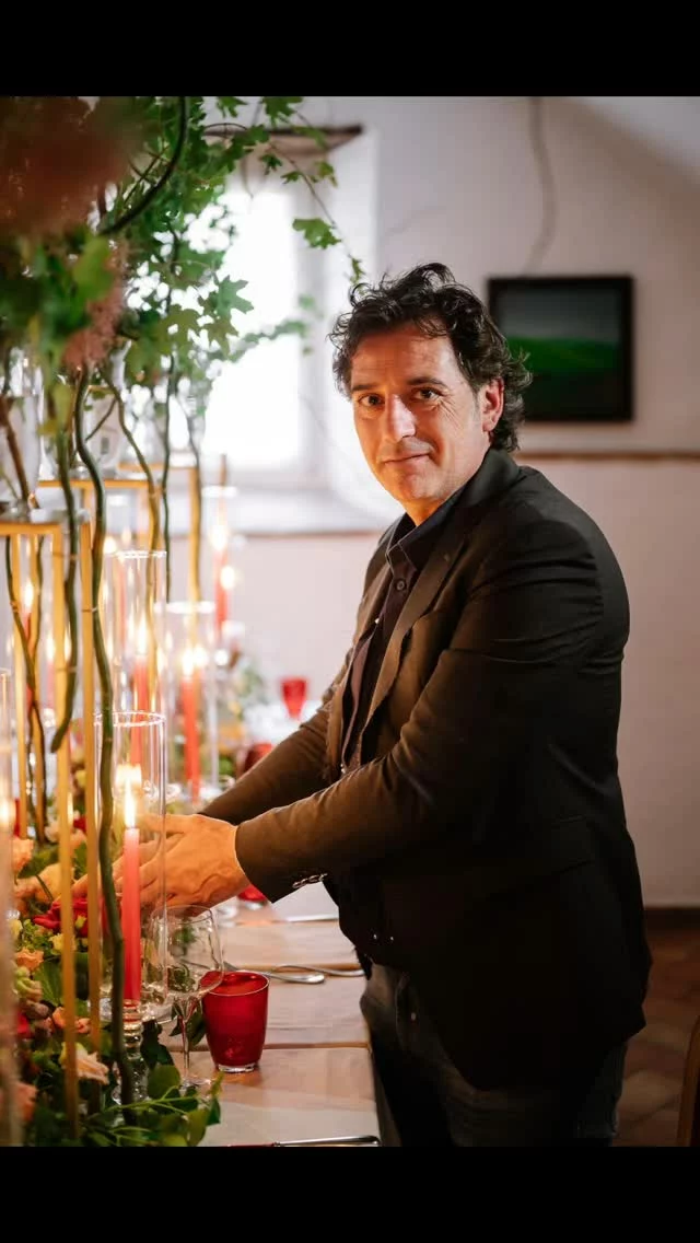 Pronti con il nostro tavolo imperiale per un cenone intimo tra amici

#magiadifiorifloraldesigner #natale #festenatalizie #allestimentipersonalizzati #allestimentipersonalizzati #vigigliadinatale #lagodigardaofficial #convivialità #festaitaliana #ceneprivate #lakelove #veronadascoprire #veronainlove #lagodigardadascoprire #lakelove 

PH : @paolocastagnedi